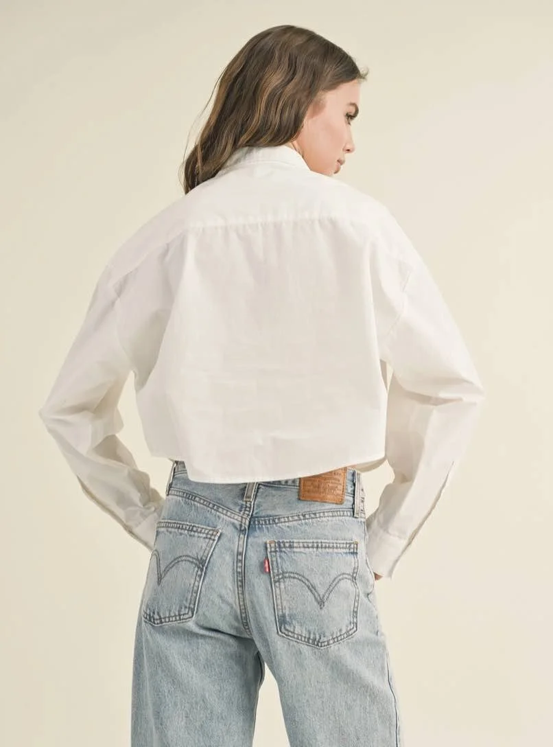 crop wht shirt vac back.jpg