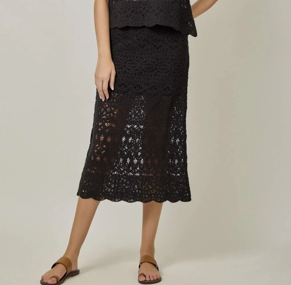 crochet skirt black.jpg