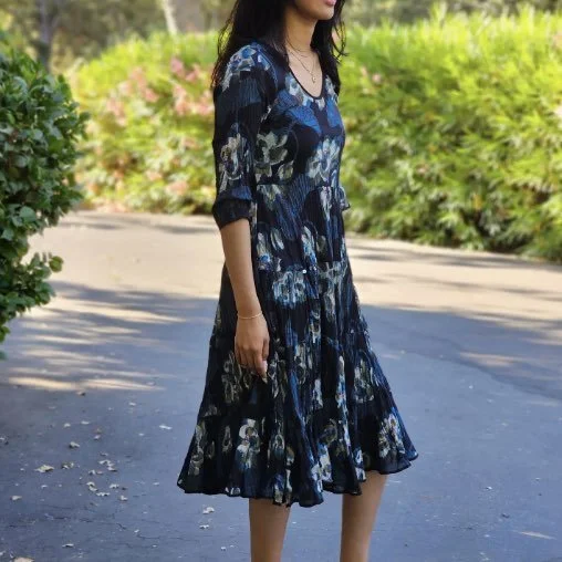 blk floral dress side.jpg