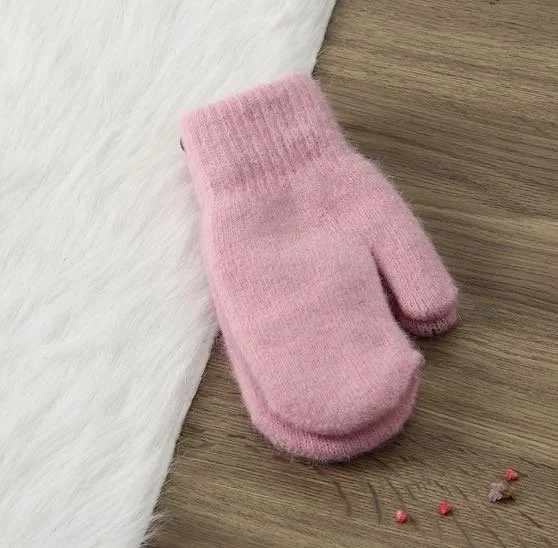 mitt fuzzy pink.jpg