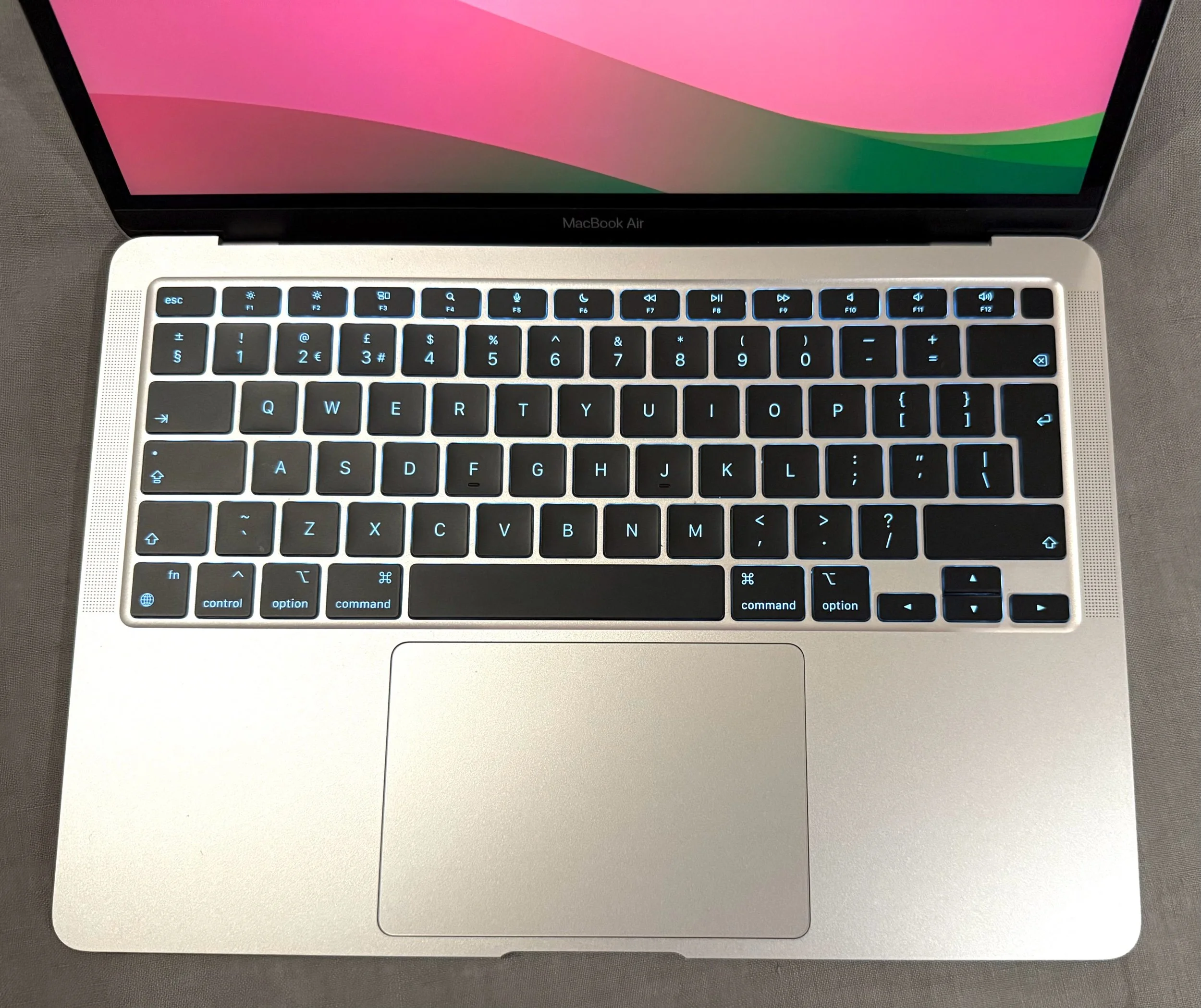 Screen use in bed can increase insomnia