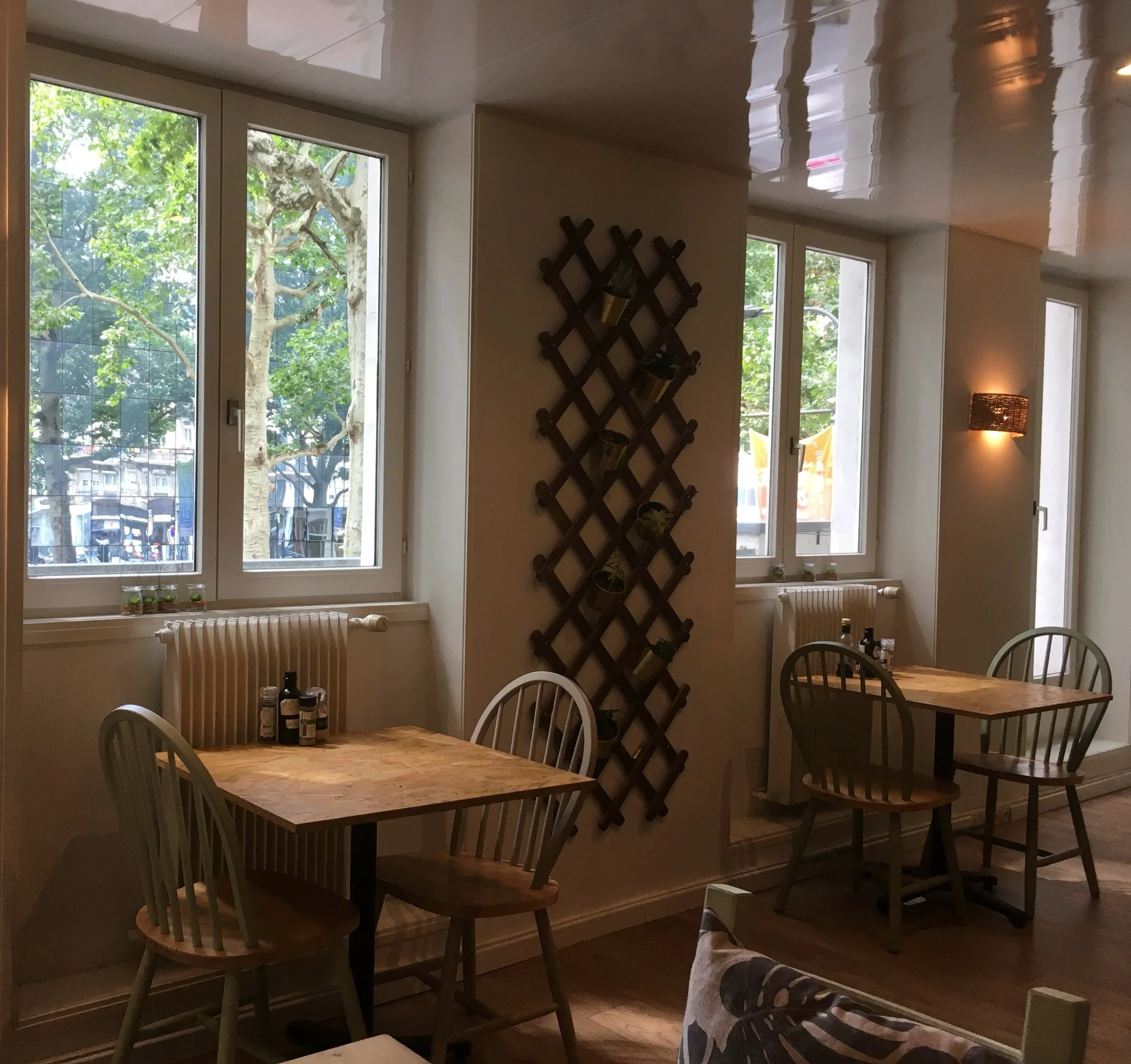 Eating alone linked to poorer nutrition in older adults