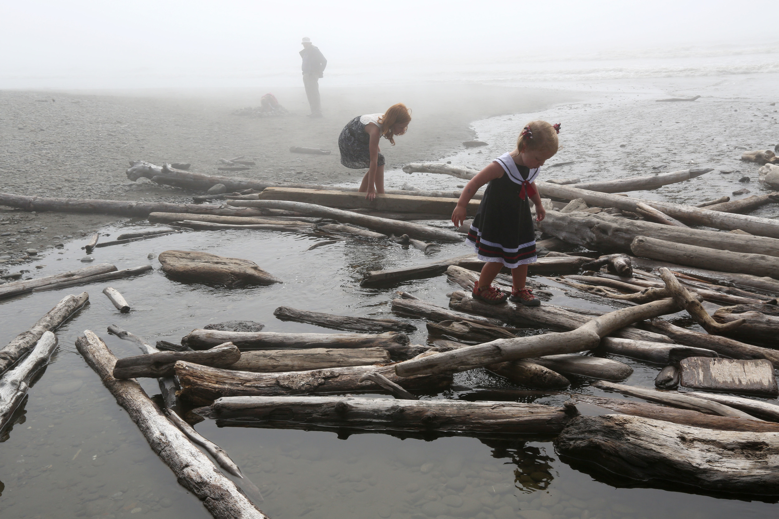 Children play at Ruby Beach in Washinton.