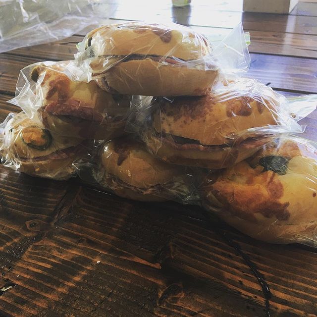 Jalape&ntilde;o bagel, jalape&ntilde;o cream cheese, 10 slices of salami, 2 pieces of cooked bacon. 650+ calories each for an awesome backpacking mid day meal. What is everyone else packing for their mid day meals??