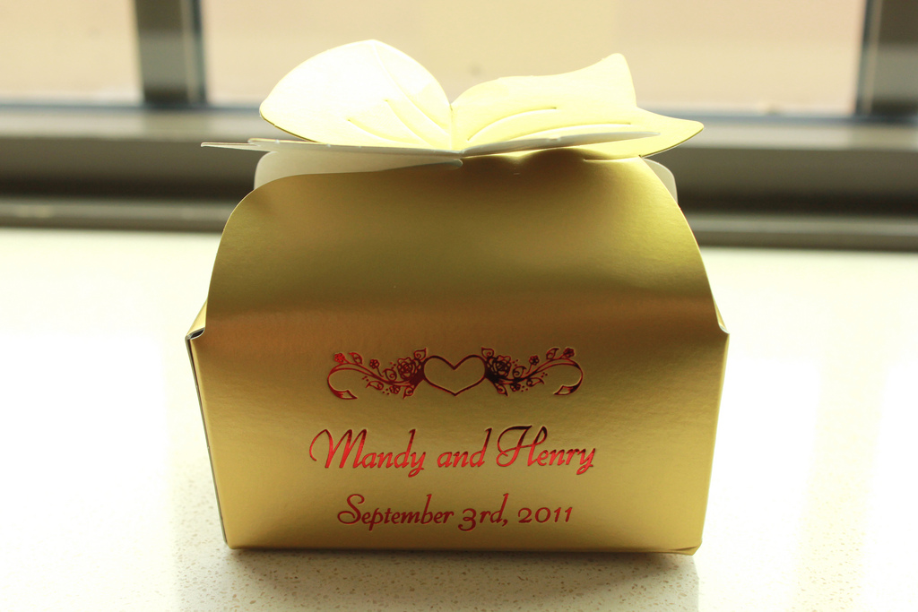 Bride & Groom Minii Cupcake - Box.jpg