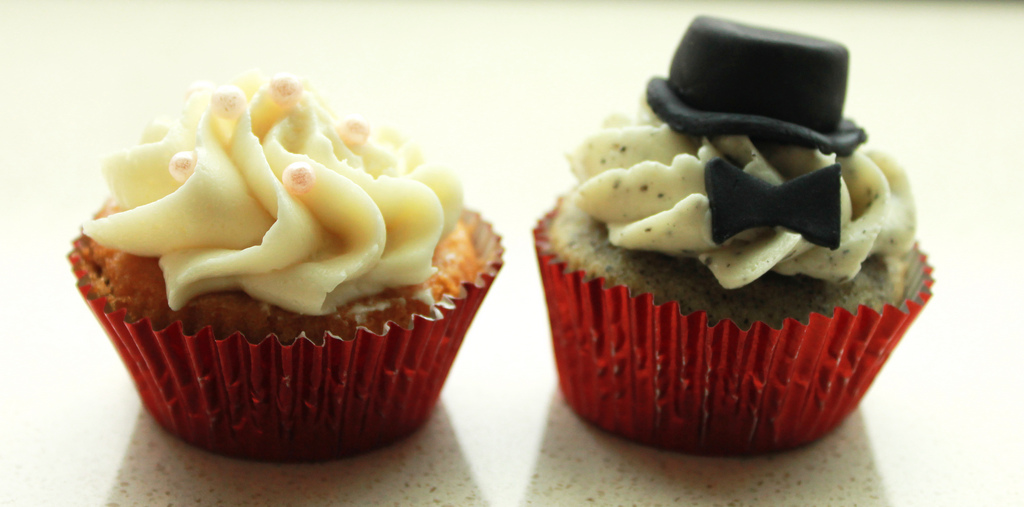 Bride & Groom Mini Cupcakes.jpg