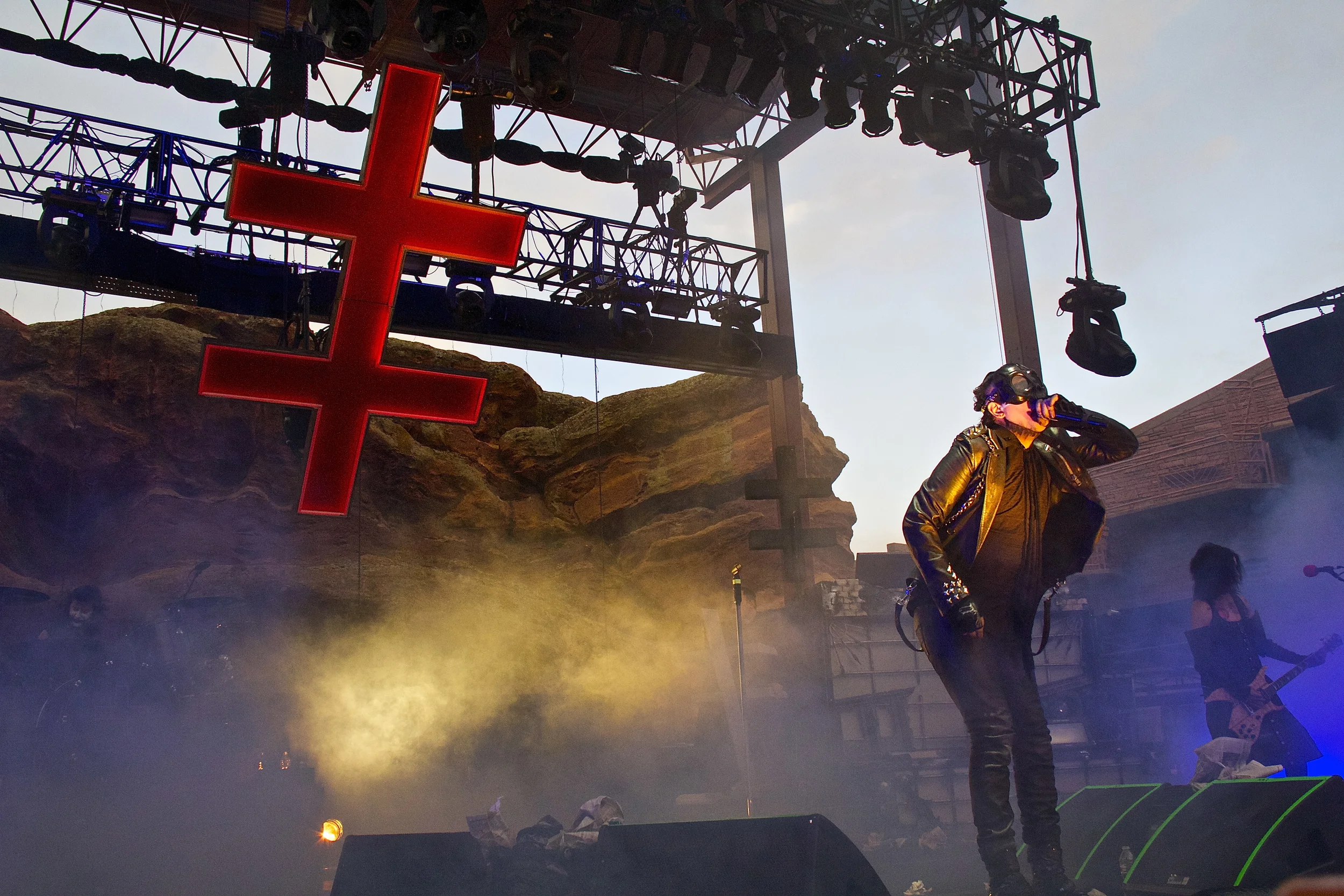 Manson rocking the Colorado crowd (Photo Credit: Dave Burke)