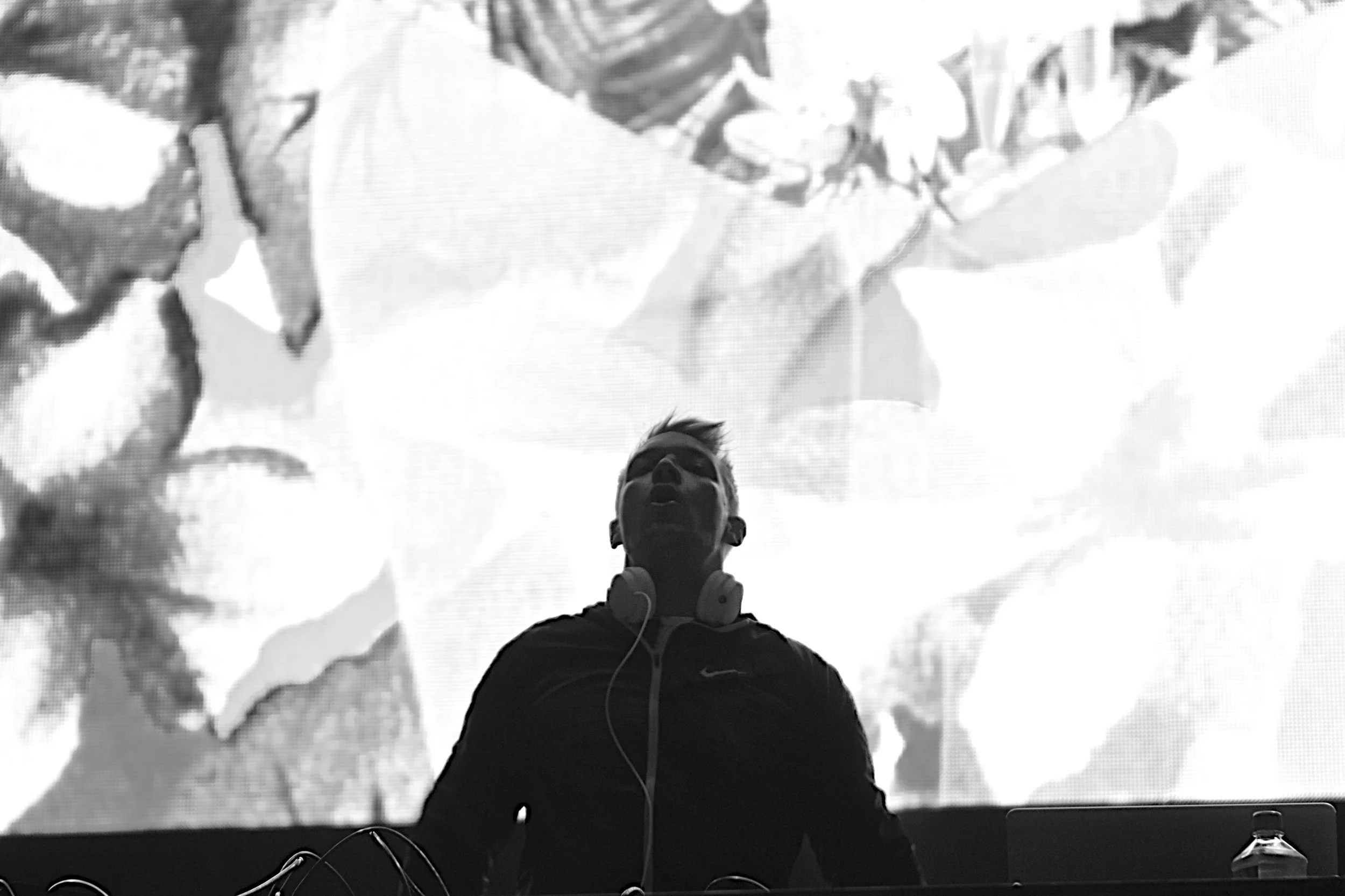 Diplo starting a "Revolution" during his set (Photo Credit: Robert Castro)