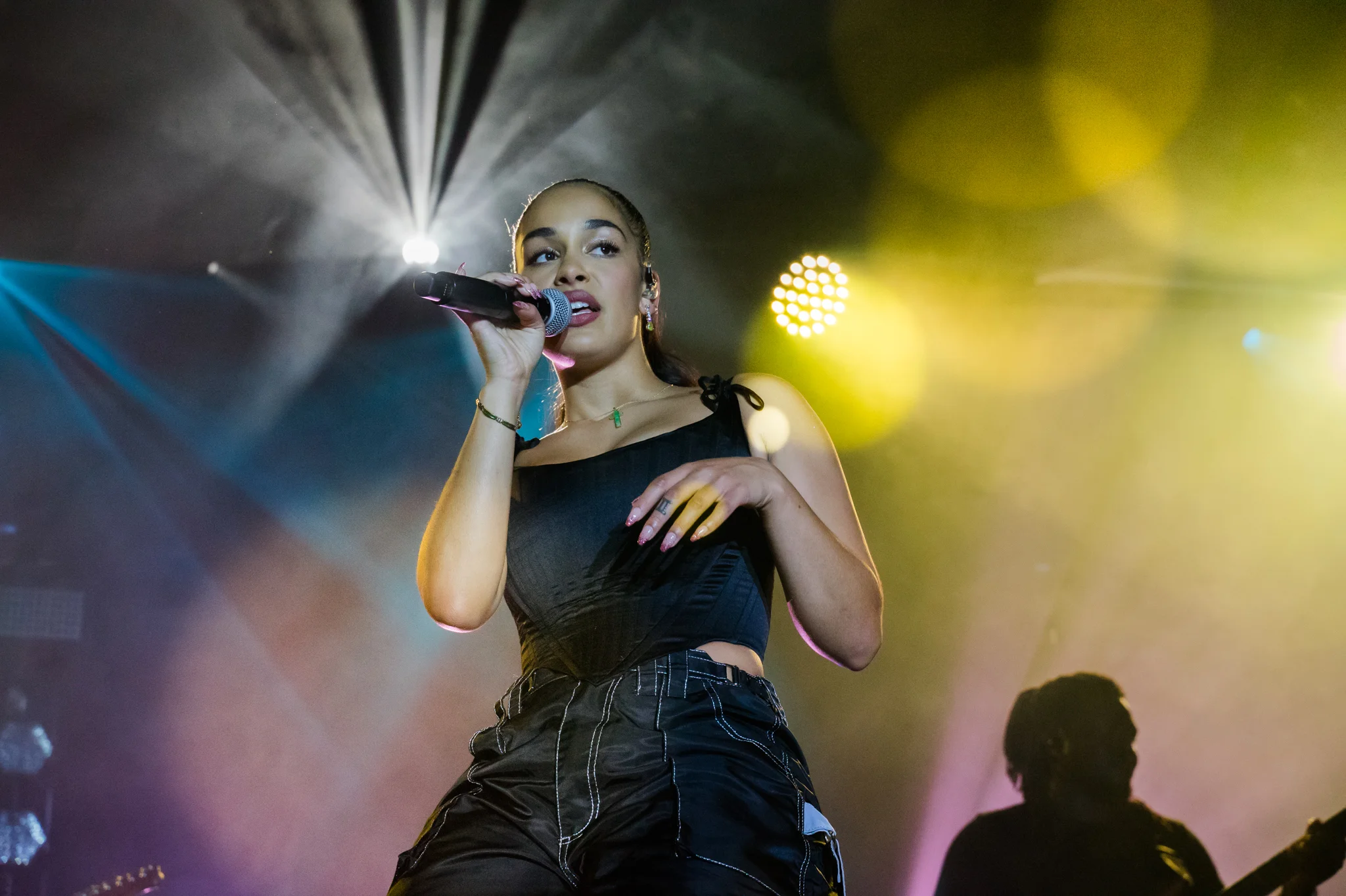 Jorja Smith captivated during her set. (Photo credit: Robert Castro)