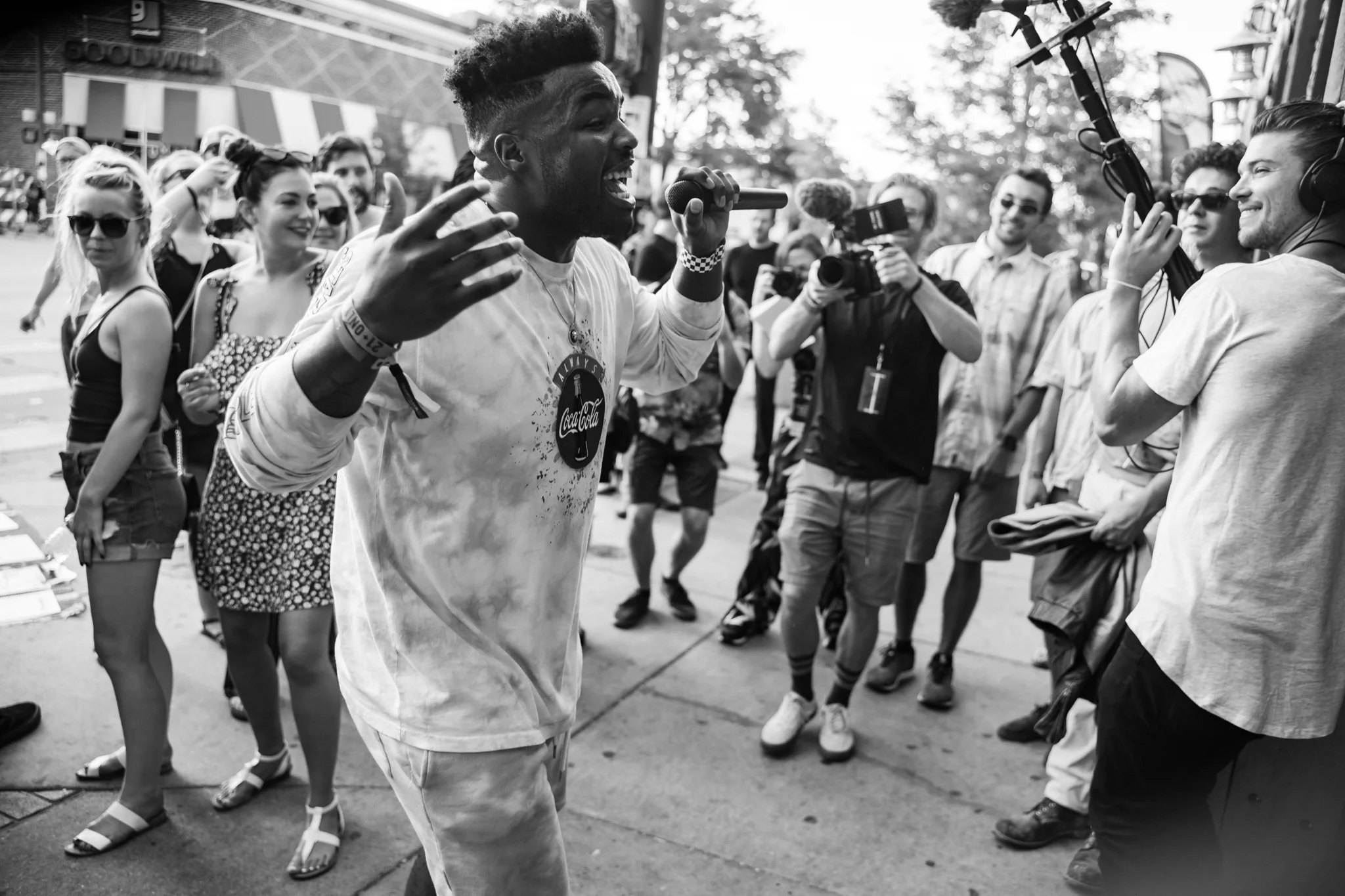 Adiel Mitchell takes his performance outside at the Irish Rover (Photo Credit: Robert Castro)