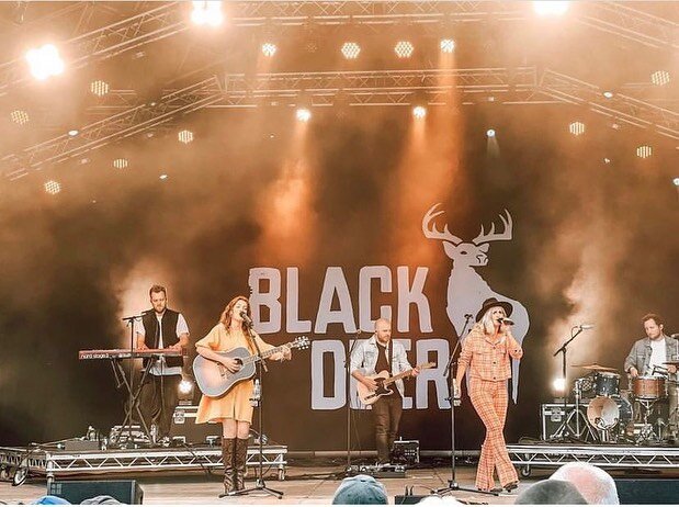 Beaut time had @blackdeerfest with @wardthomasmusic 📸 @sophiaburnellphoto