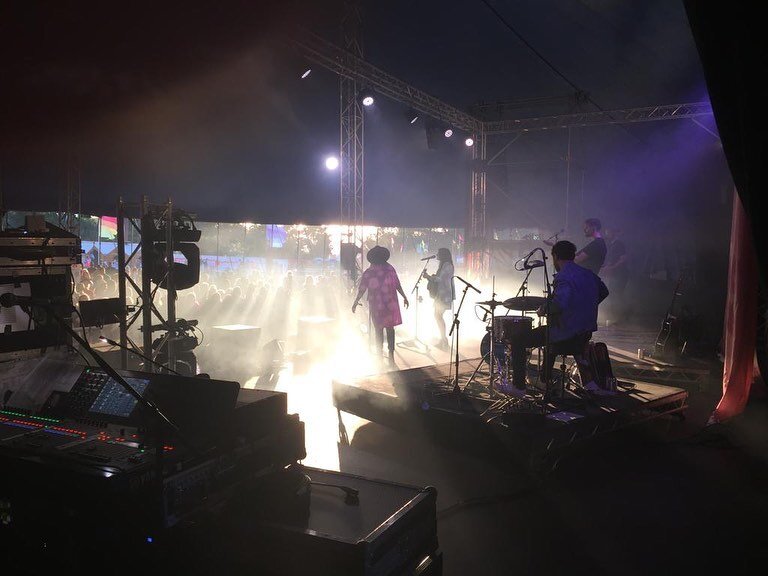 Glasto with the dreamboats @wardthomasmusic 📸 @sophiaburnellphoto