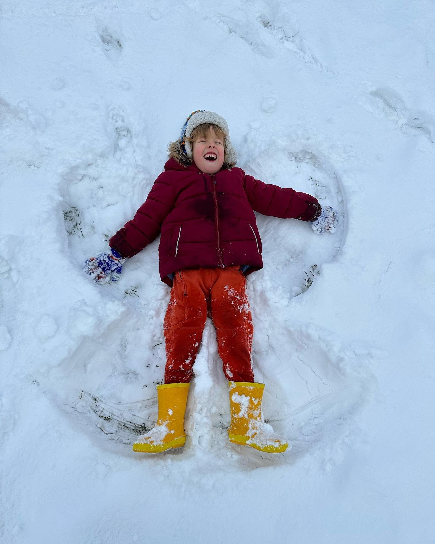 Angel. Snowman. Snowfight. The Jolliest of Trinities. ⛄️❄️🌨️