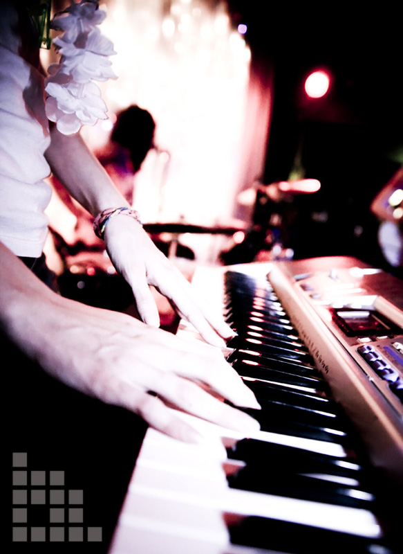 the coathangers - keyboard.jpg
