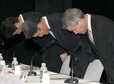 sony-execs-bown-in-apology.jpg