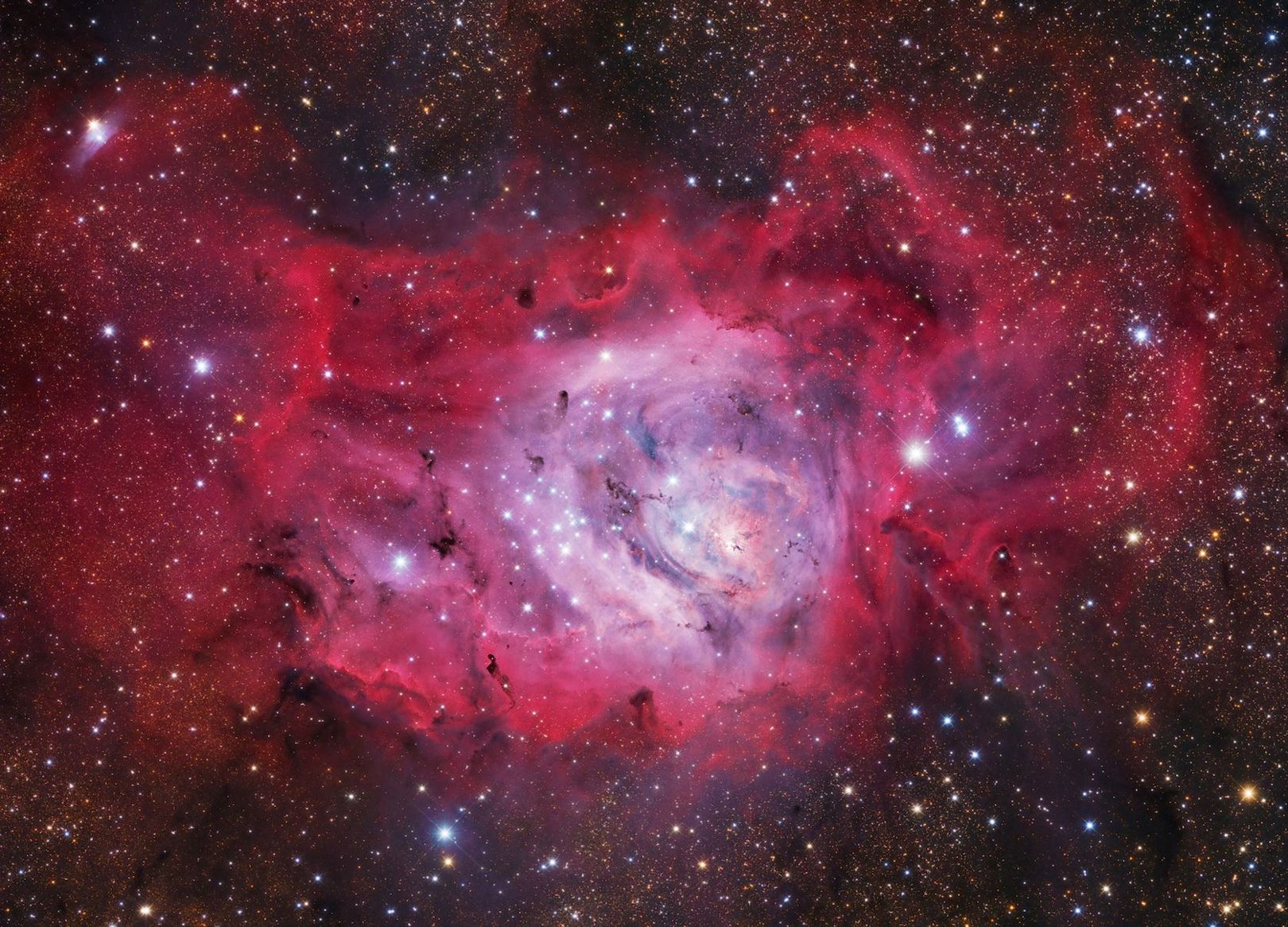 M8: LAGOON NEBULA