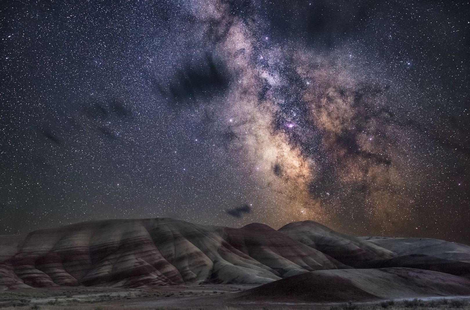 PAINTED HILLS