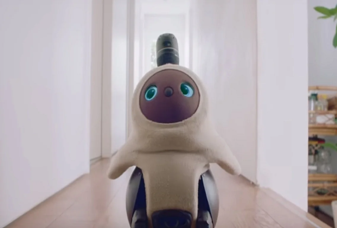 lovot+robot+ces+2019.jpg