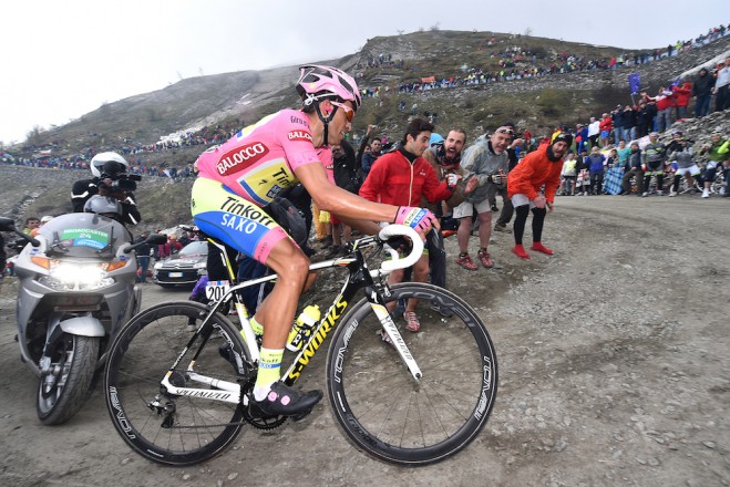 One of the rare times Contador has been dropped on a climb, this time up the gravel path of the Colle delle Finestre.