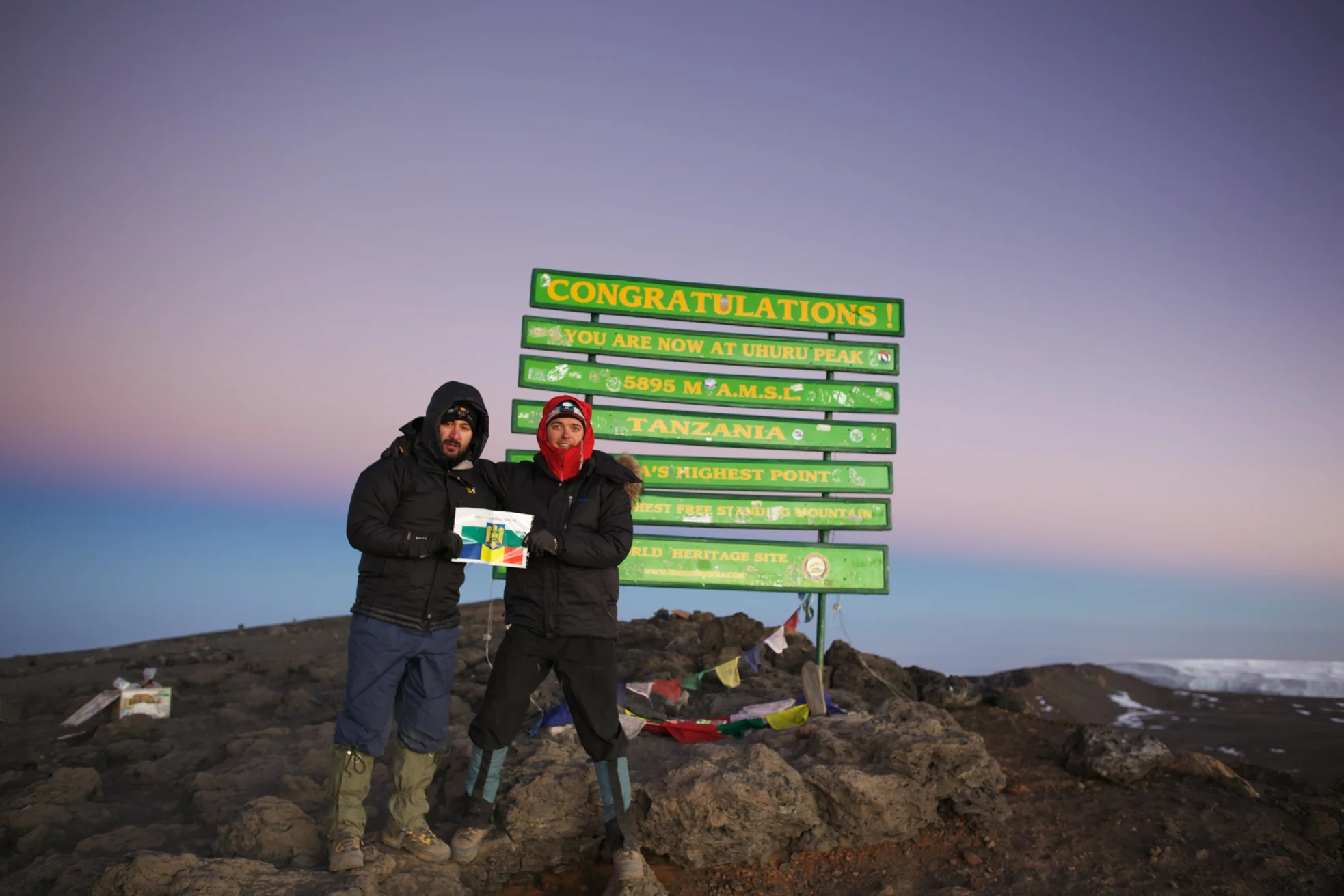 Alex & Georgi, Uhuru Peak 5985masl, Mt. Kilimanjaro (TZ)