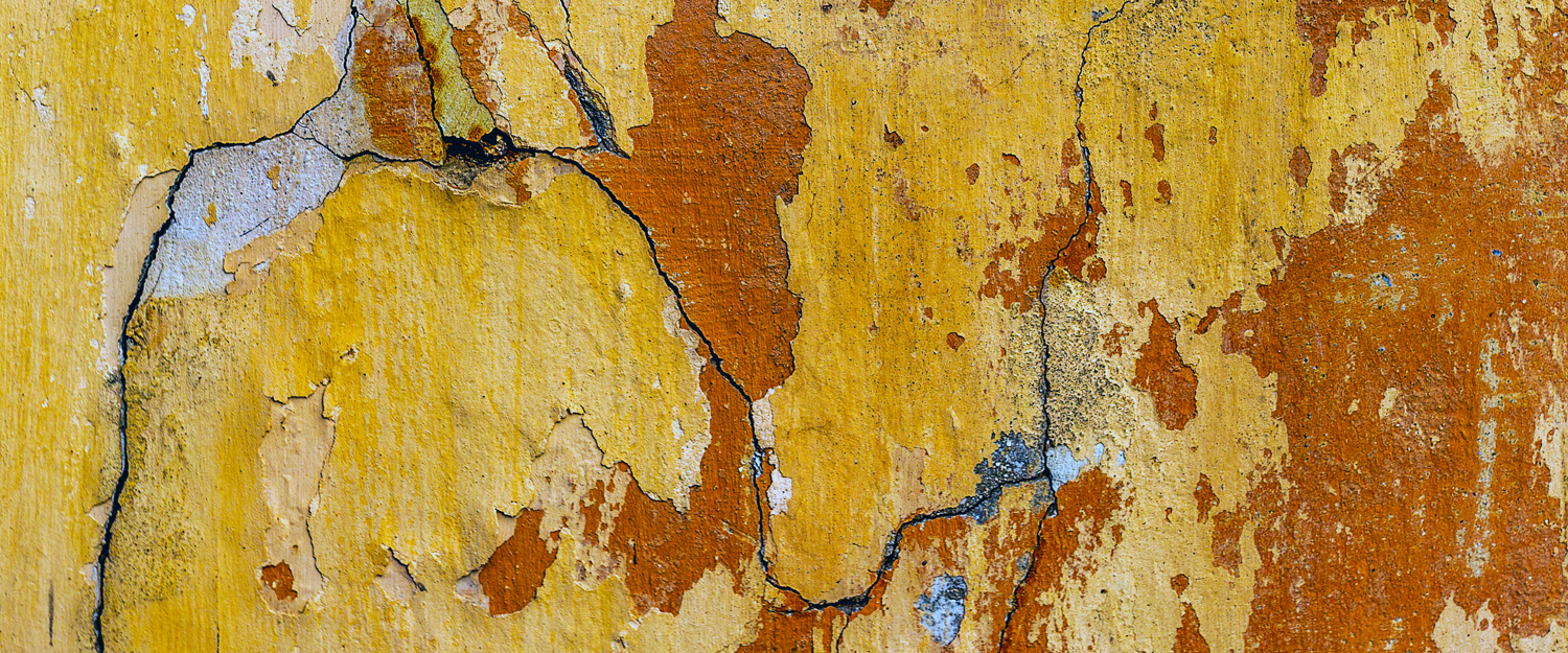 buildera-red-yellow-cracked-wall-1500x625.jpg