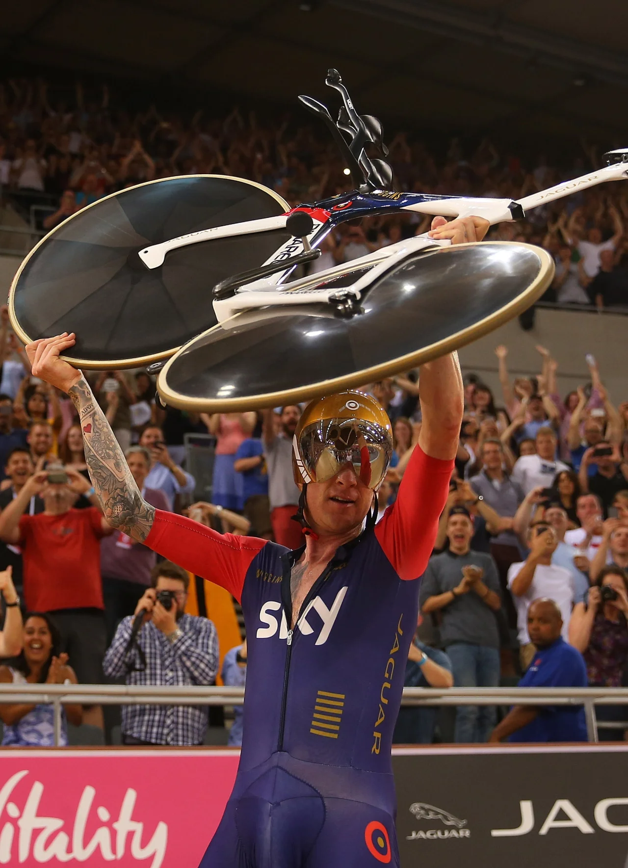 pcwt :
Bradley Wiggins sets new UCI World Hour Record - Olympic champion rides 54.526 kilometres Bradley Wiggins set the new standard for the UCI Hour Record on Sunday, riding 54.526 kilometres on the Lee Valley Velodrome in London to beat the previous record of 52.937 set by Alex Dowsett in May. “I’m glad it’s done. That’s the closest I will come to knowing what it’s like to have a baby. It’s tortuous. It’s such a relief and was such a build-up. We’ve been through so much, my wife and children know so much about air pressure now. It tops it off. To do everything and come here as an old man, I had such great memories here as a kid and to come here… It’s memorable. It’s done now. I always compare myself to the greats and I am just glad to be in the company of those guys. To get up there and do that… to put yourself on the line takes a lot of courage and it’s a mental game as much as anything.“ #Wiggins #UCI #HourRecord #Pinarello #BolideHR 