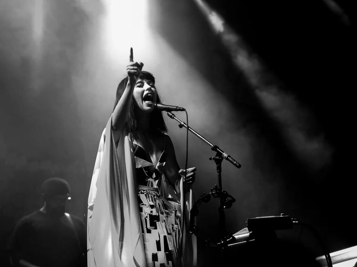 kimbra_bw-2.jpg