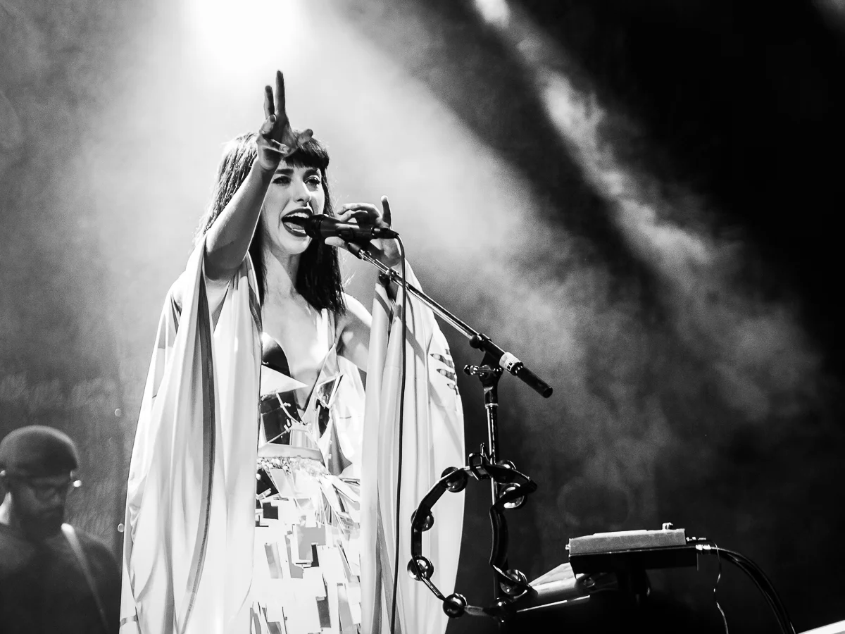 kimbra_bw-4.jpg