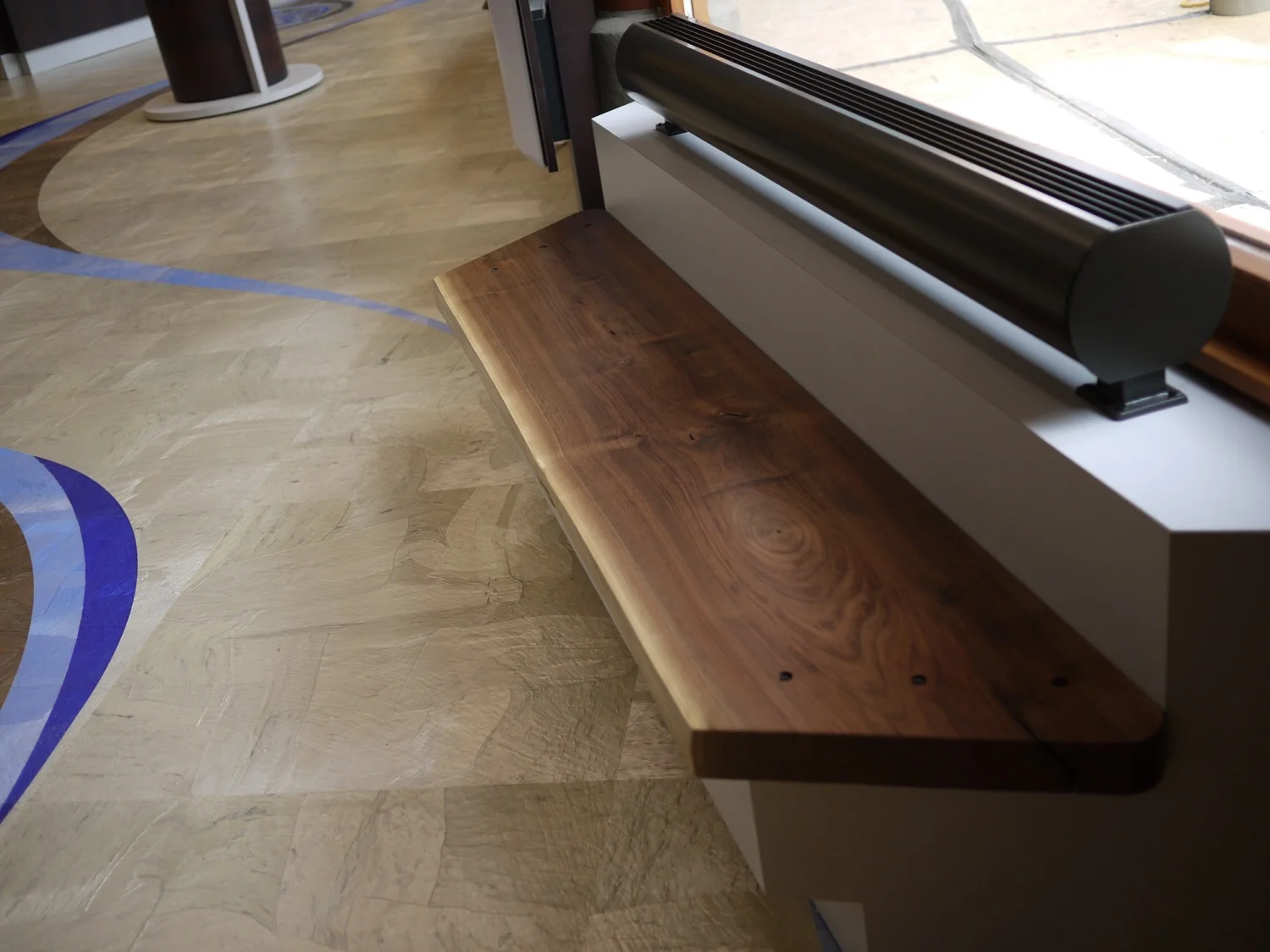 CUSTOM BENCHES 150011.JPG