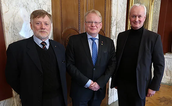 Redaktionen för tidningen Kustjägaren träffar Försvarsministern.