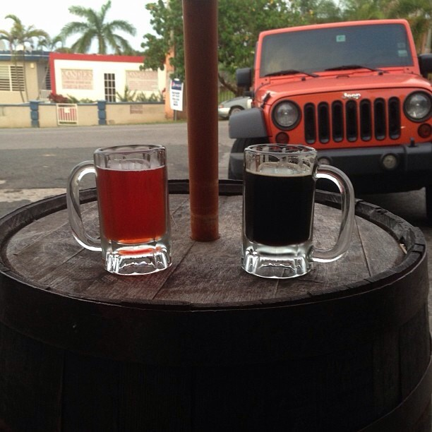Lost Coast Strawberry Wheat y Old Harbor Kofresí vía @pablopr77 en Instagram