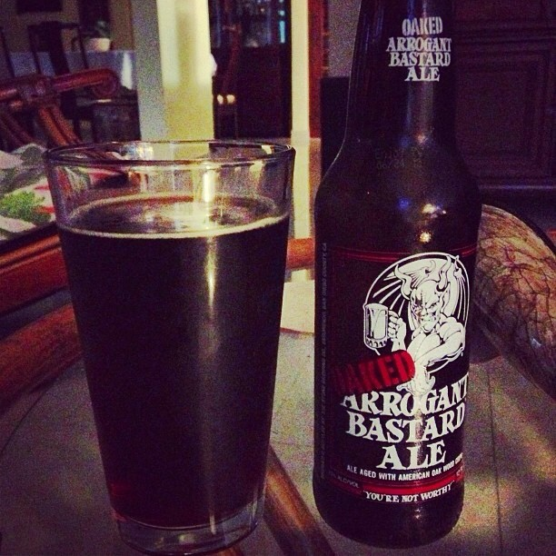 Oaked Arrogant Bastard Ale vía @dehumanizer