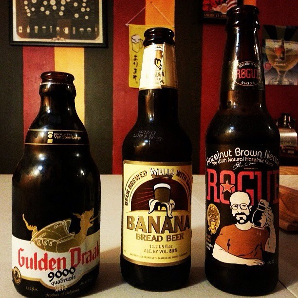 Golden Draak, Banana Bread Beer y Hazelnut Brown Nectar de Rogue vía @tessahe vía Instagram