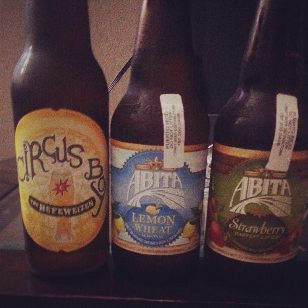 Magic Hat Circus Boy, Abita Lemon Wheat y Abita Strawberry vía @frances_barbie en Instagram