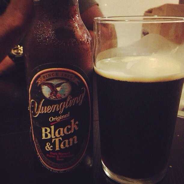 Yuengling Black and Tan vía @pabloprr77 en Instagram