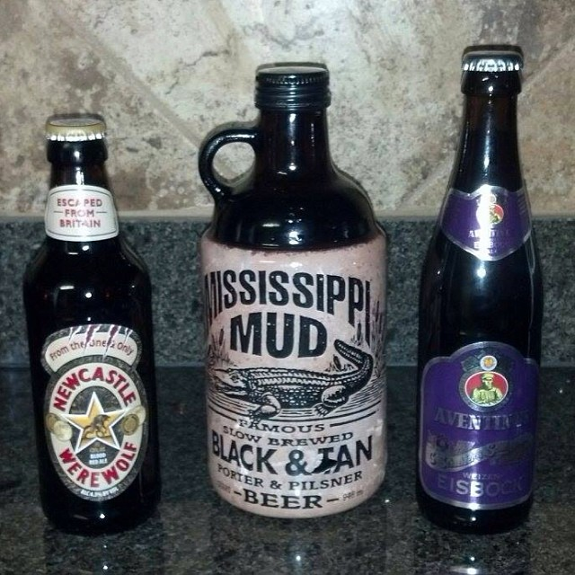 Newcastle Werewolf, Mississippi Mud Black and Tan y Aventinus Eisbock vía Edwin Rodríguez en Facebook
