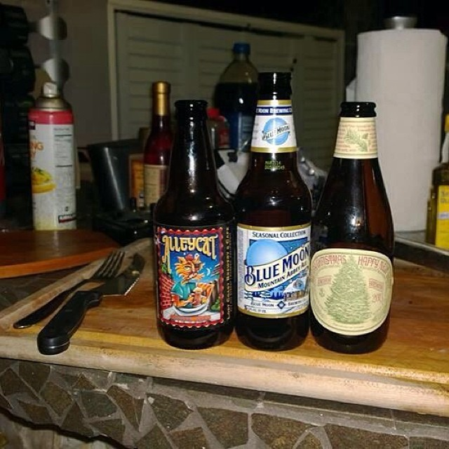 Alleycat, Blue Moon y Anchor Merry Christmas and Happy New Year Ale vía José Rosa en Facebook