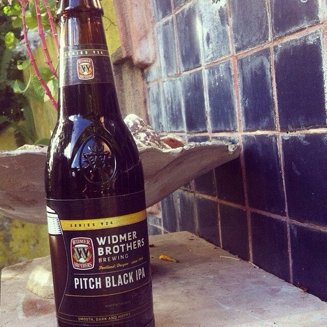 Widmer Brothers Pitch Black IPA vía @lornajps en Instagram