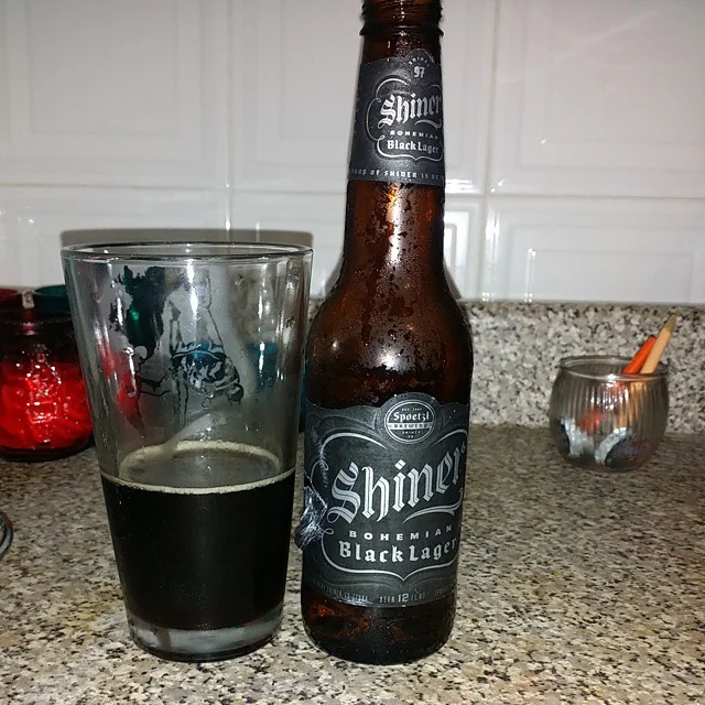 Shiner Black Lager vía @budmanrm en Instagram
