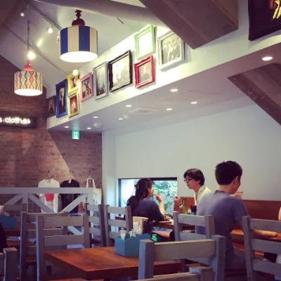 2F interior decor