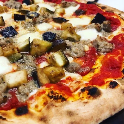 Salsicha and aubergine pizza