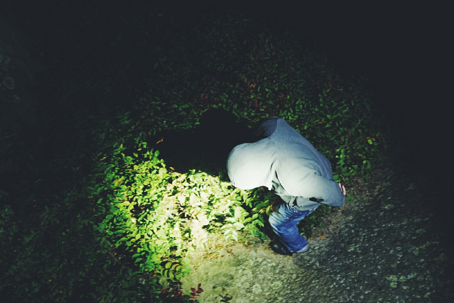 One of the dreamers with an unsuccessful attempt at recovering a camera battery. 