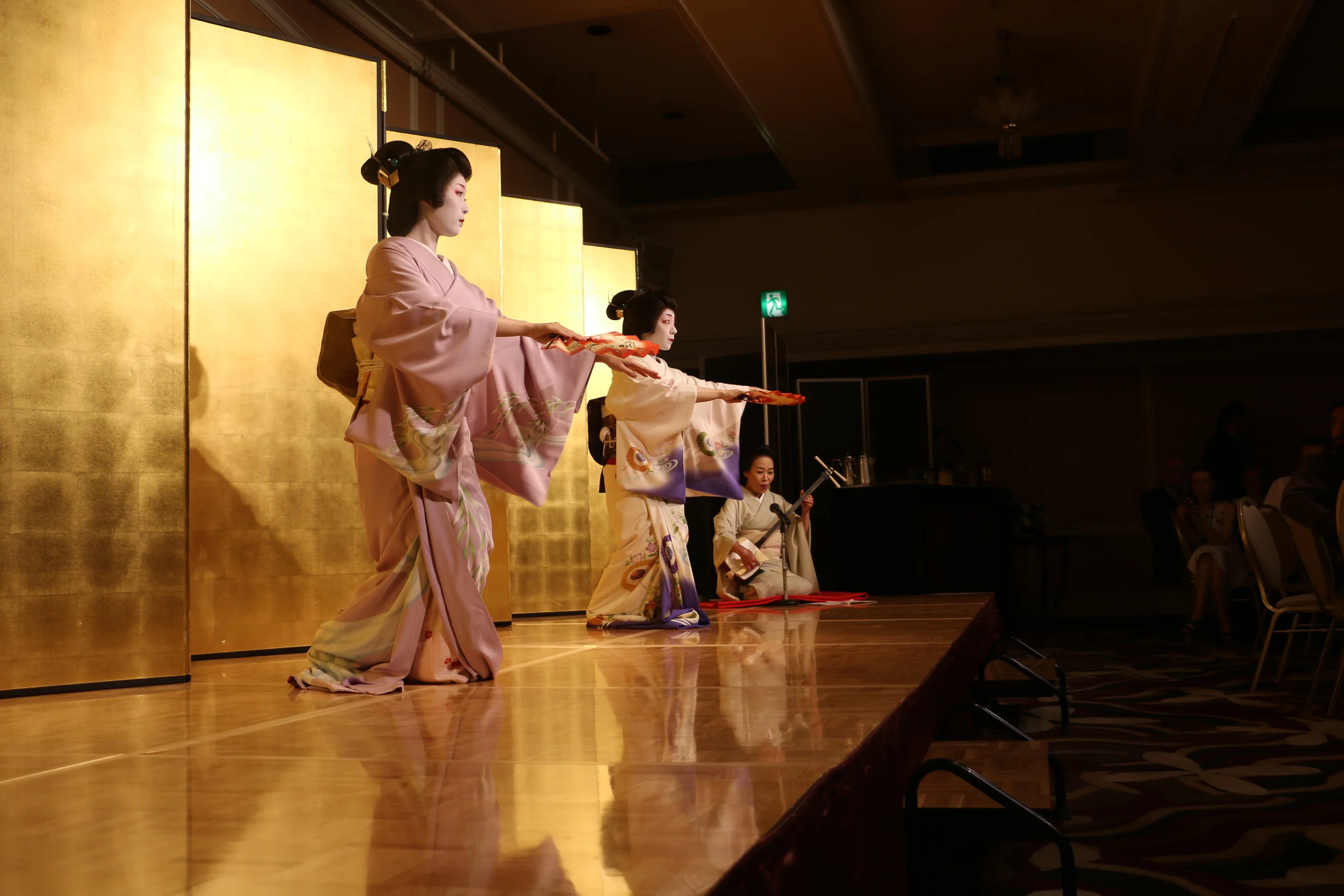geiko_dance.JPG