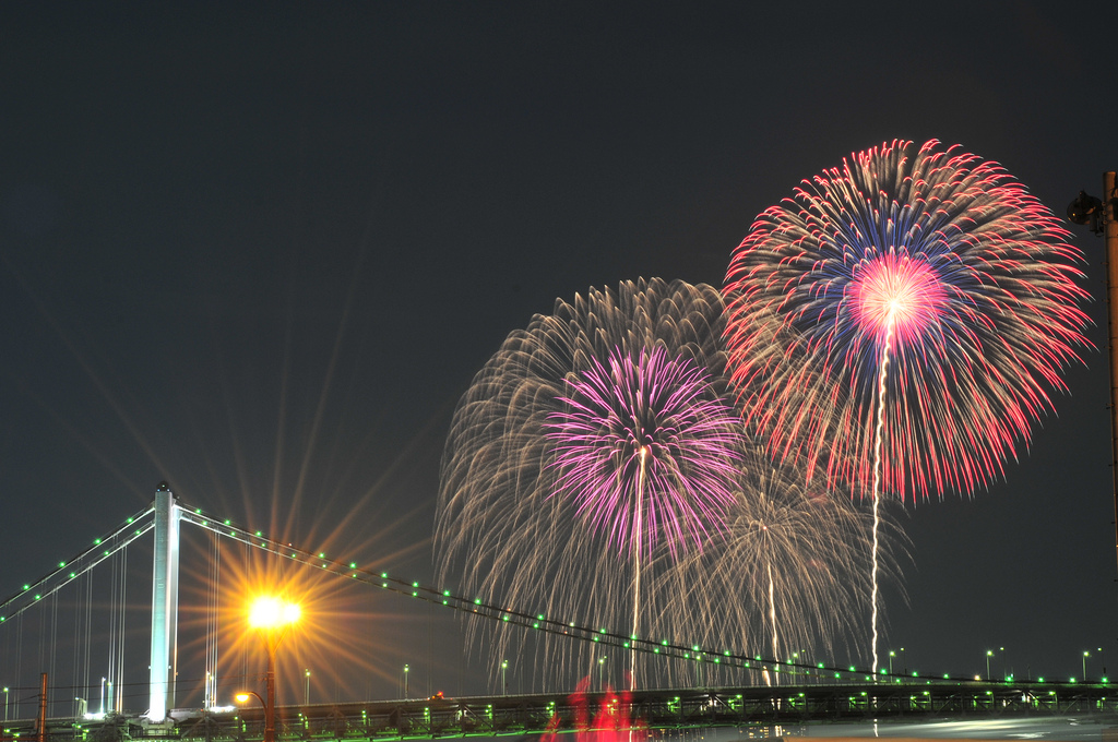 Tokyo Bay Fireworks Photo by inoc .