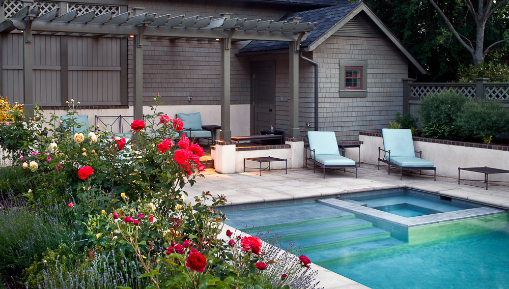 tiled pool w jacuzzi4.jpg