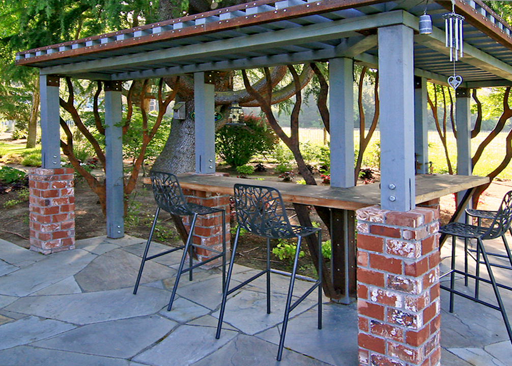 outdoor bar w stoolsrvsdcropped2.jpg