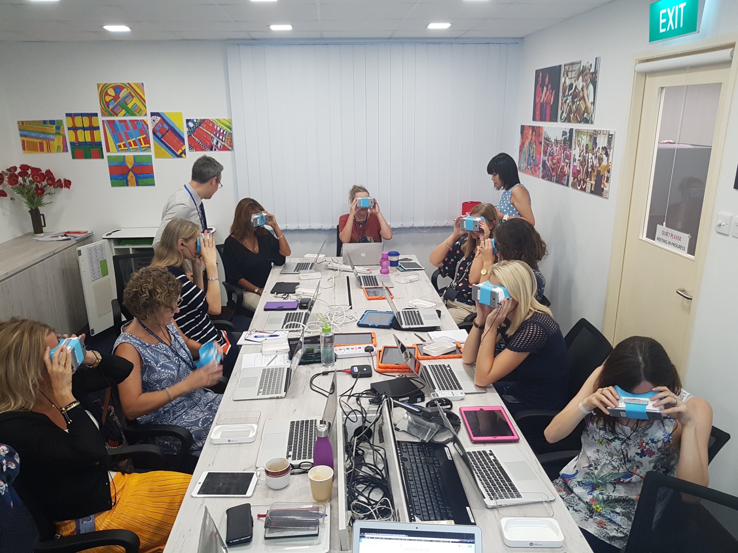 (2017) Brainstorming with staff