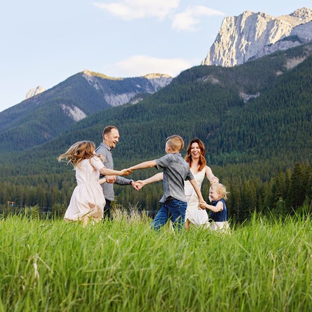 #canmorealberta #canmorefamilyphotographer #familyportrait