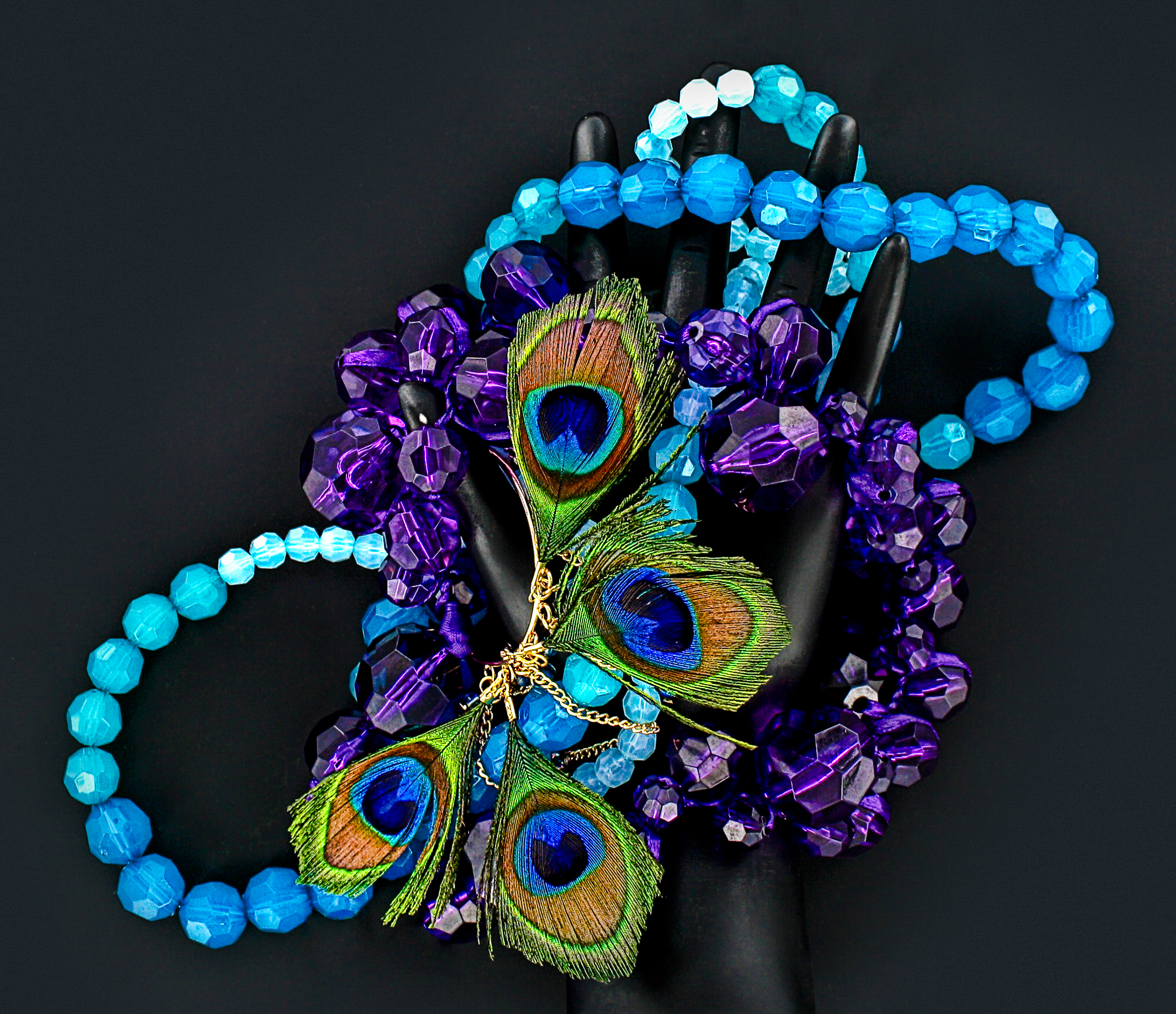 blacknecklace_4.jpg