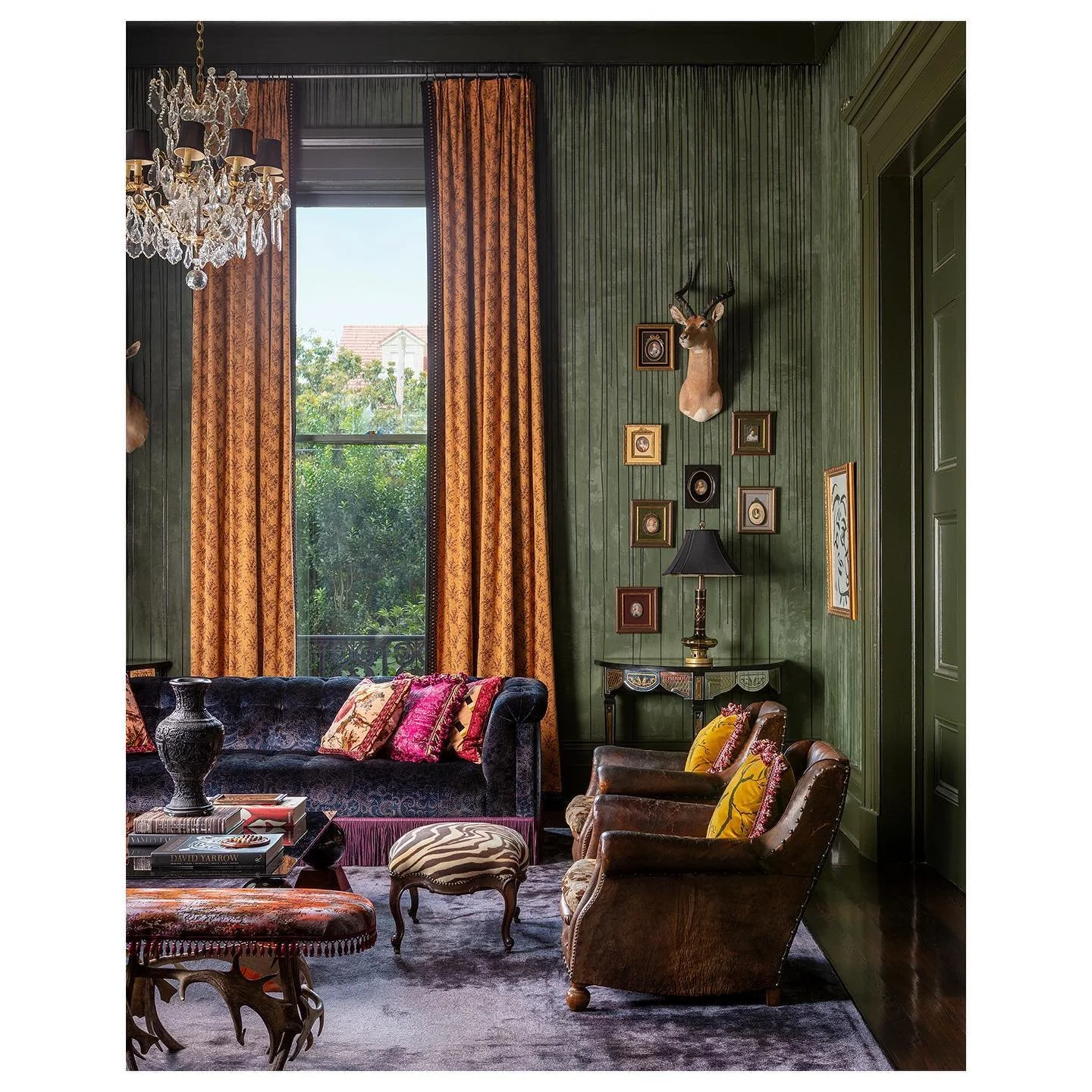 Green in the Garden District 💚
&bull;
&bull;
&bull;
📸 @rettpeek
#gwendriscoll #nolainteriordesign #neworleansdecor #interiors #interiordesign #design #homedecor